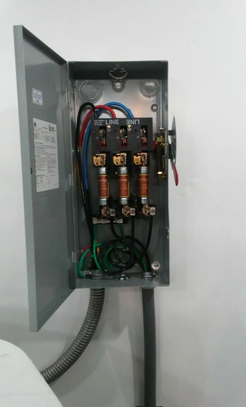 Three-phase disconnect switch installed for Smoke Detector Installation in Edgemoor